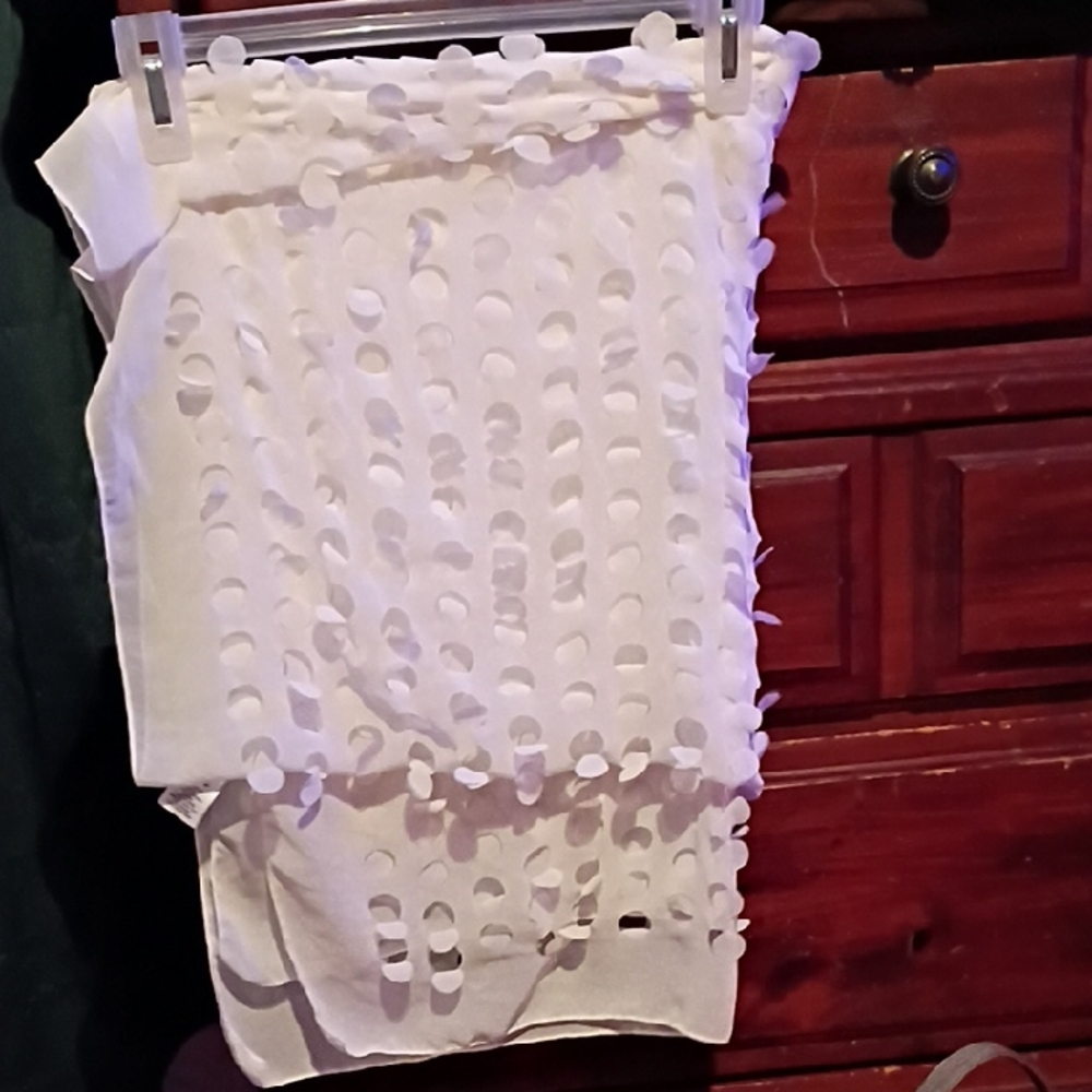 !!. Ladies white Wrap